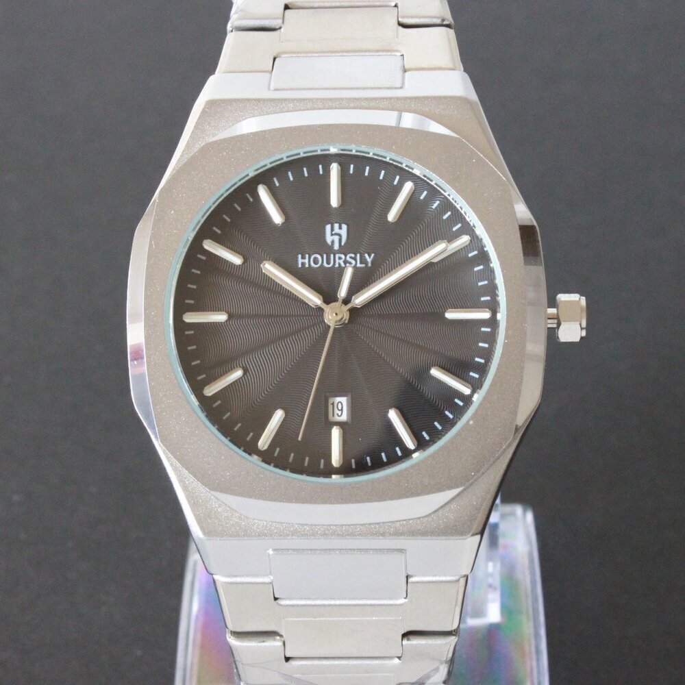 Men's Sports Watch Integrated Bracelet Black Dial 42mm - Picture 6 of 16